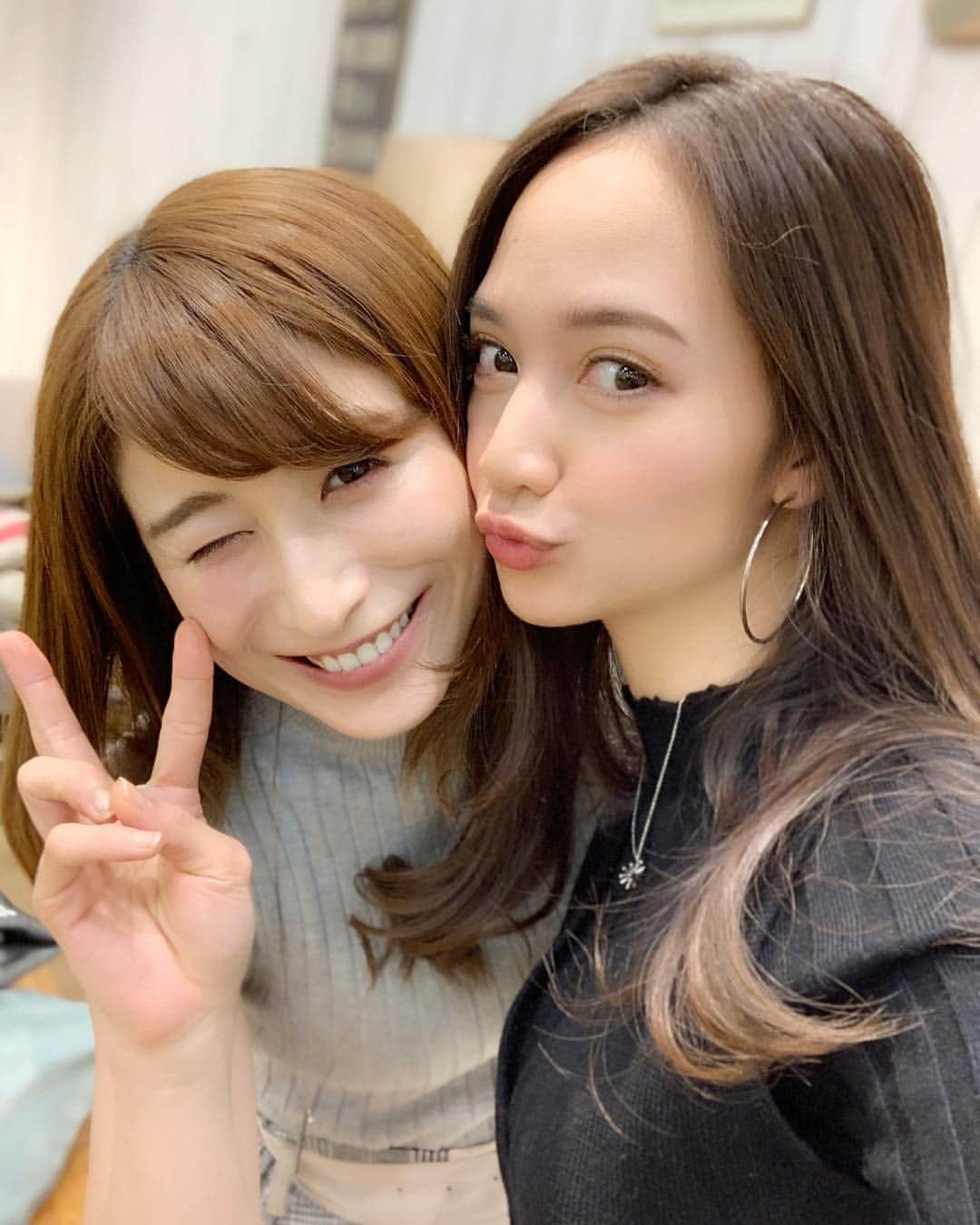 インヤさんのインスタグラム写真 - (インヤInstagram)「日本で一番有名な子持ちタレント 👩‍👦 วันนี้ได้ทำงานกับดาราสาวลูกหนึ่งที่ดังที่สุดในญี่ปุ่น 😍😍🥰」3月28日 13時32分 - yingya_thanijachinya