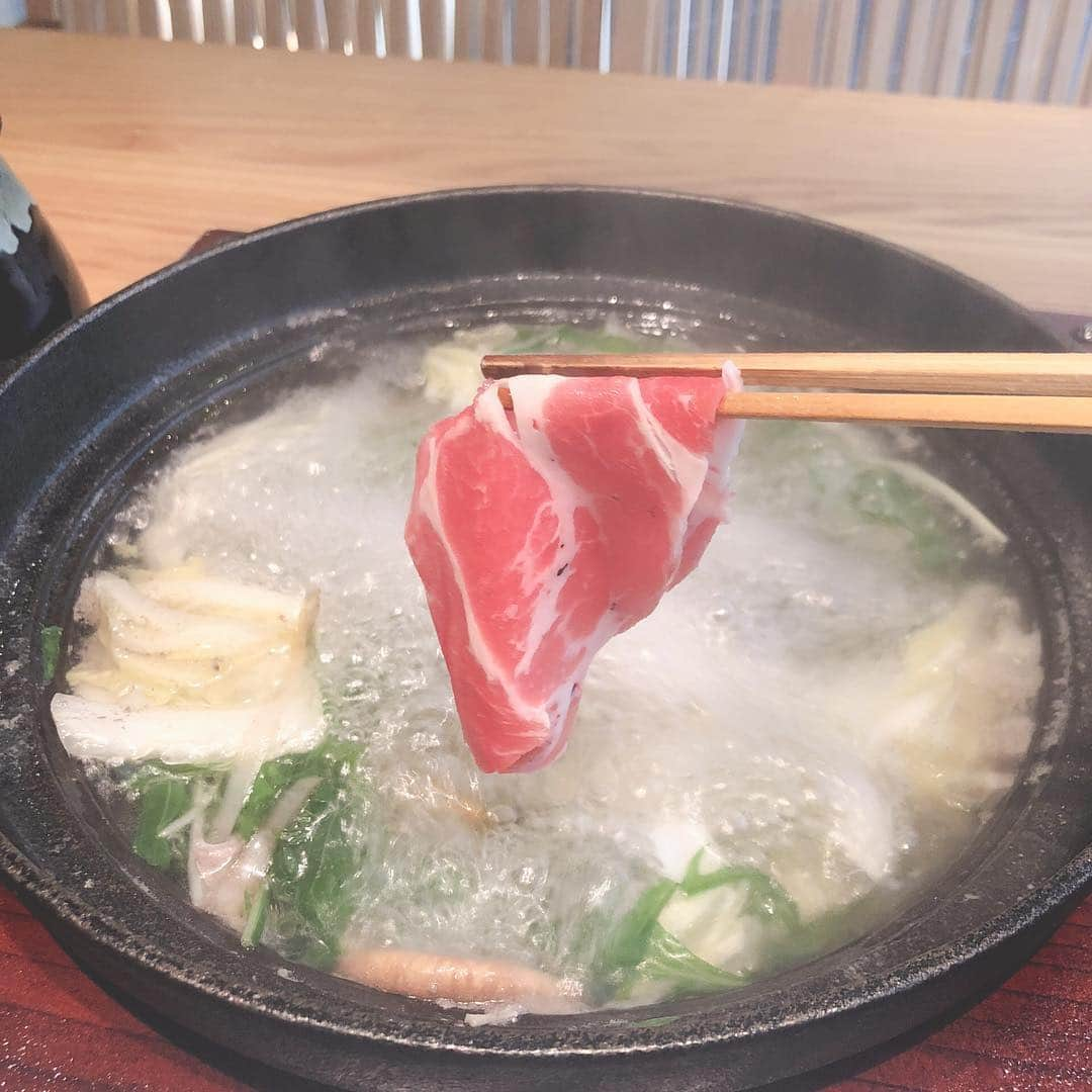 たまたまこさんのインスタグラム写真 - (たまたまこInstagram)「観劇前にランチ！ 大好きなしゃぶしゃぶ新規開拓！ もちろん肉も美味いが、ここ、米がうまかった〜！米の硬さ、好みだった！米が美味いと肉の美味さも倍増！ また来たいお店です！」3月28日 13時39分 - tamarikomari