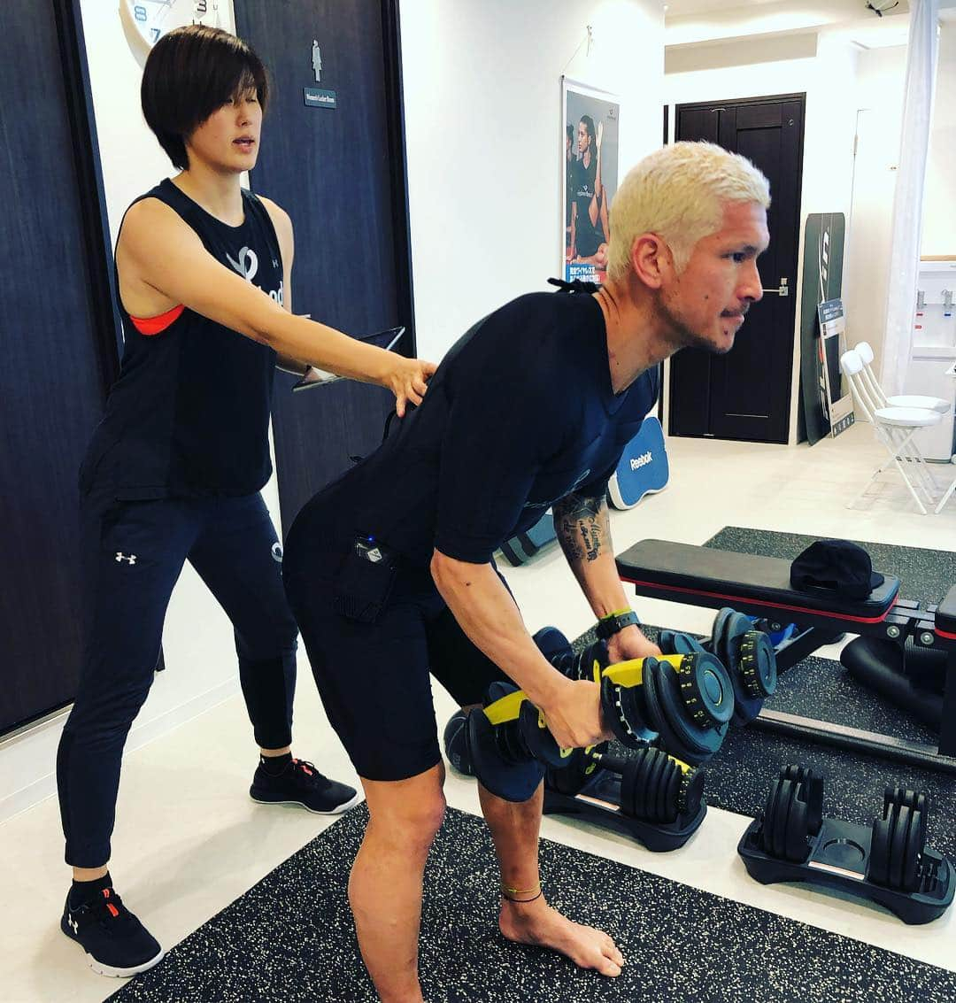 森岡薫さんのインスタグラム写真 - (森岡薫Instagram)「今日はここ！ @visiongym_shimbashi  @ryo_yano12 さんに来て頂きました！！ ありがとうございます😊  からのトレーニング！！ @11_yuki 参りました😂 流石アスリート‼︎現役のバスケ3×3プレーヤー🏀  #visiongym_shimbashi  #visiongym  #emstraining  #ems  #20分トレーニング  #手ぶらでトレーニング」3月28日 13時39分 - kaoru.99