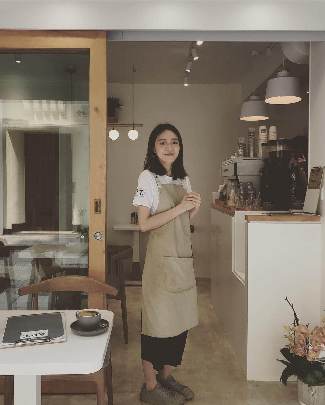goodcoffeemeさんのインスタグラム写真 - (goodcoffeemeInstagram)「New coffee shop in town! ☕️🇭🇰 @vja  #goodcoffee_wanchai #goodcoffee_hongkong #aptcoffee #sevenseedscoffee」3月28日 13時40分 - goodcoffeeme