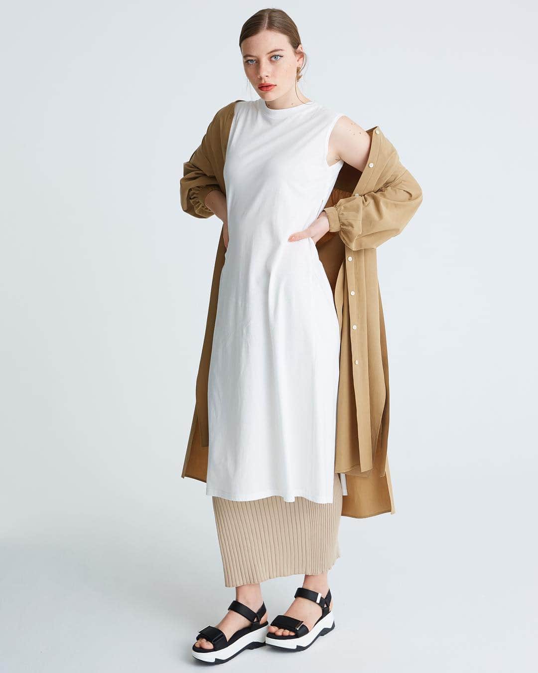 のインスタグラム：「. PINCH WIDE LONG	 SLIT OP . . #リタジーンズトーキョー #ritajeanstokyo#tokyo#online#store#styling#coordinate#fashion#tee#tshirt#cutandsew#dress#white#zozotown#zozo#isetan#isetanshinjuku#tokyobrand#tokyofashion#madeinjapan#rita」