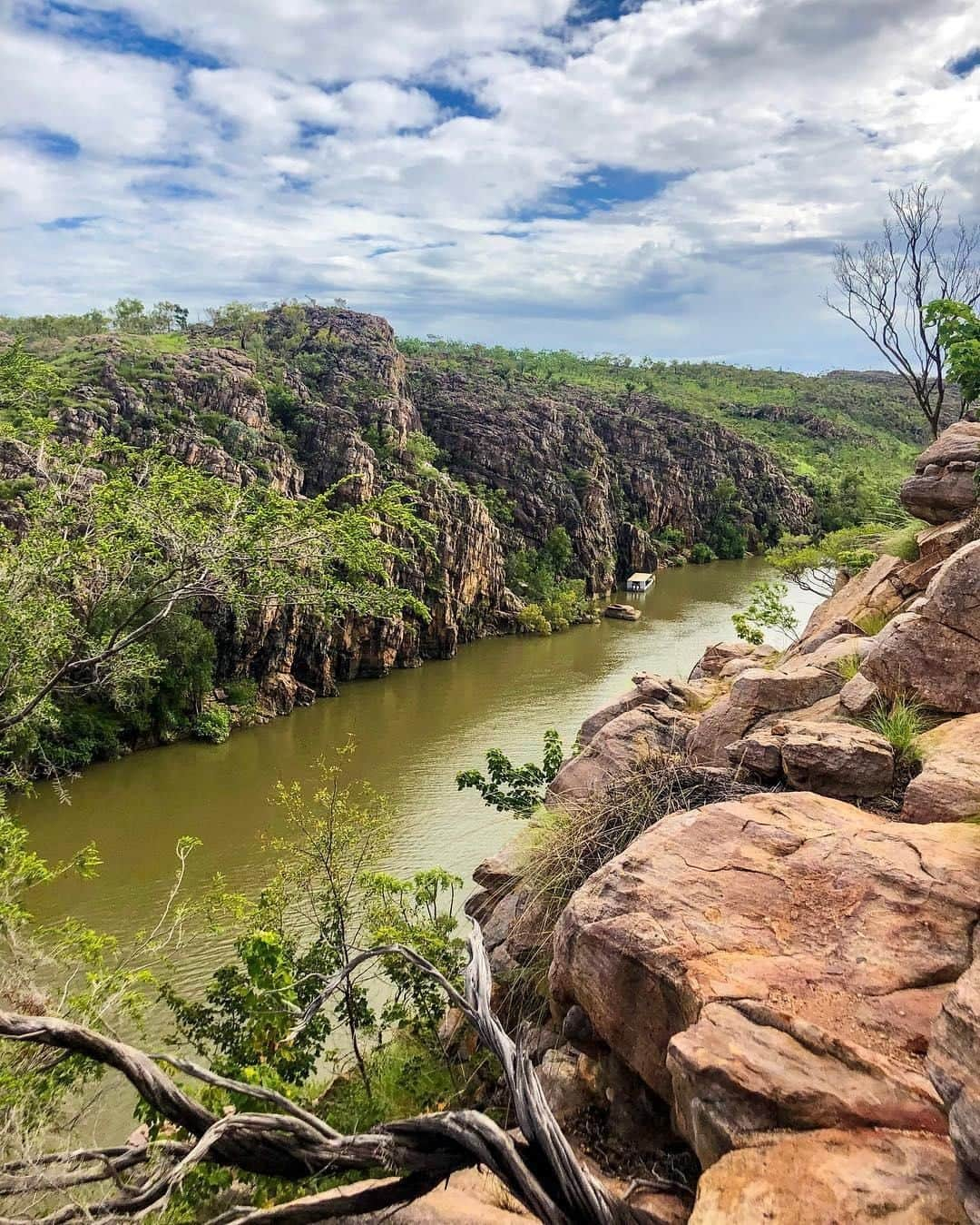 Australiaさんのインスタグラム写真 - (AustraliaInstagram)「Sending you some green goodness from #NitmilukNationalPark 💚 It’s currently the ‘wet season’ in @tourismtopend, so while it's a little hot and humid, views like this, captured by @carissaspataro, prove that it's worth getting a tad sweaty 😉 It’s a stunning time of year to visit this rugged part of @ntaustralia, and for putting up with the warmer than usual temperatures you’ll be rewarded with lush green scenery, flowing waterfalls and incredible light shows. TIP: For an extra-special stay here, and to learn about the local indigenous culture, book yourself into @CicadaLodge - you won’t regret it!  #seeaustralia #NTAustralia #tourismtopend #nature #explore」3月28日 14時00分 - australia