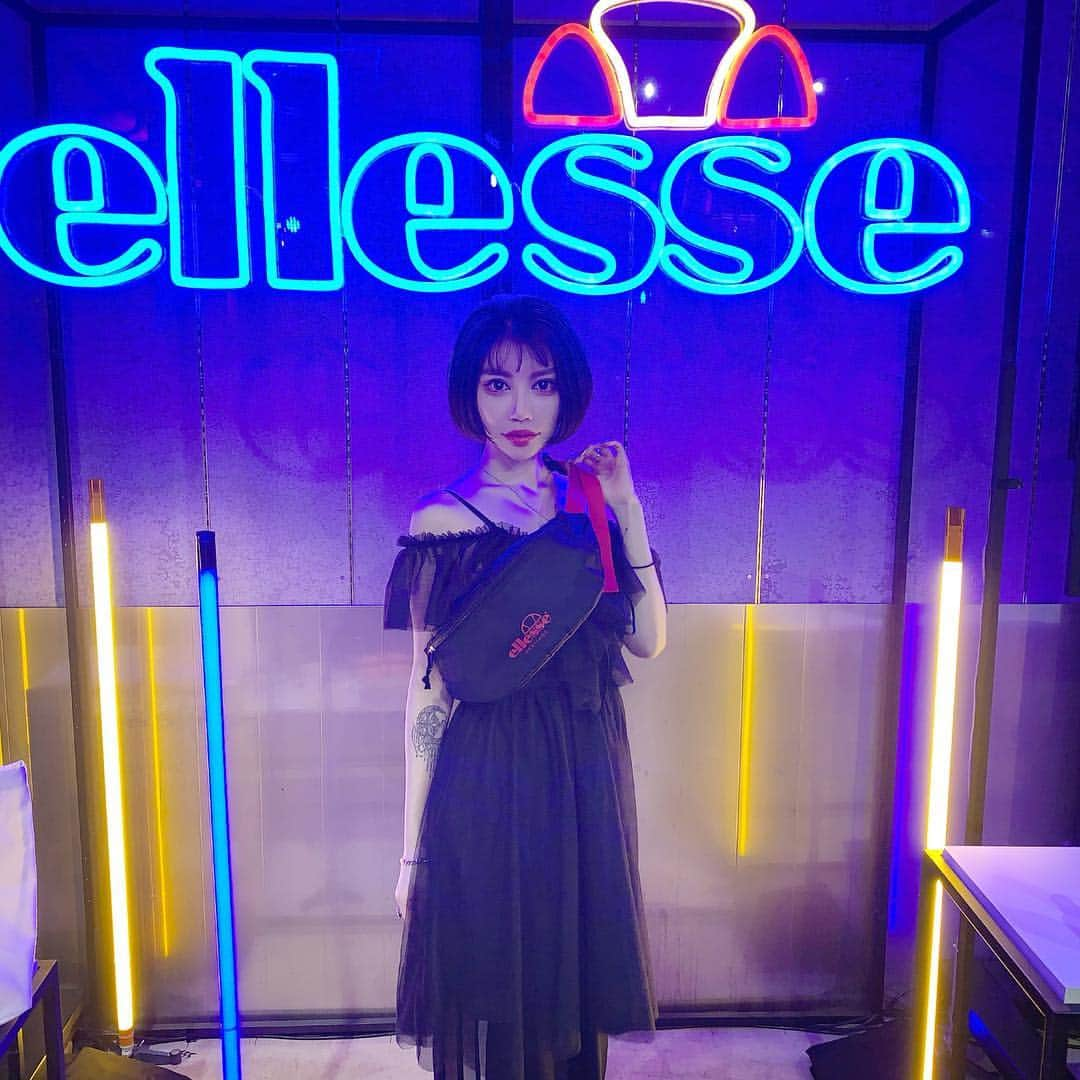 MASAMIさんのインスタグラム写真 - (MASAMIInstagram)「@dj_seira_jpn と エレッセのパーティいってきたよ🧚‍♂️✨pwipe👉❤️ ・#エレッセヘリテージ ・#ellesseheritage ・#makeitbeautiful ・#時代と遊べ ・#ellesse ・#エレッセ ・#オカモトレイジ ・#taeyoungboy ・#elleteresa ・#mayukakihata ・#hotelkoe ・#PR」3月28日 14時38分 - iharamasami