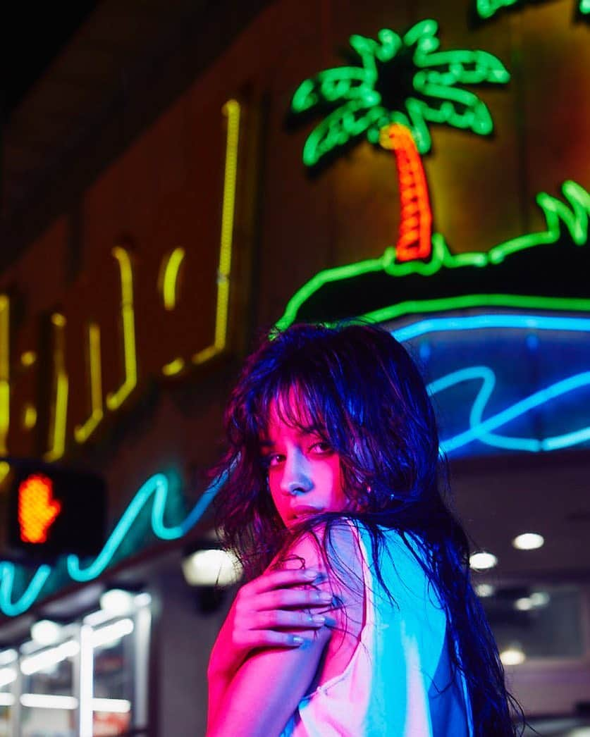 カミラ・カベロさんのインスタグラム写真 - (カミラ・カベロInstagram)「throwback to my first album photo shoot in Miami, miss you miss you miss you miami ❤️」3月28日 14時47分 - camila_cabello