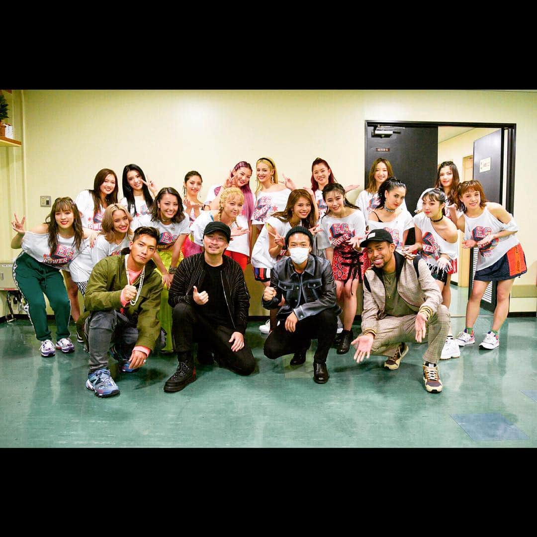 のインスタグラム：「「E.G. POWER 2019～POWER to the DOME～」東京公演初日に行ってきました(^^)！ ライブからE.G. Familyのチーム力も感じれて、各グループやソロのパフォーマンスも 個性豊かで楽しませて頂きました✨そしてFlowerのアルバム『F』を頂きました🌸リリースおめでとうございます㊗︎メッセージもありがとうございます！今日の公演も頑張ってください⤴️」