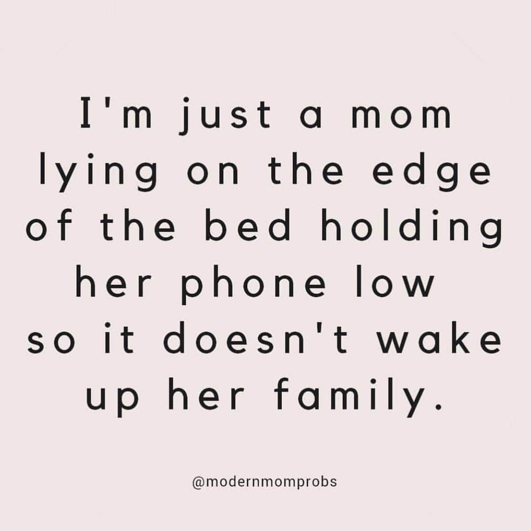 Average Parent Problemsさんのインスタグラム写真 - (Average Parent ProblemsInstagram)「I didn’t even realize this was me until I was reading this meme while holding my phone low at the edge of my bed, trying not to let the light distract my kid from falling asleep. 😂😂🤣 Follow @modernmomprobs who apparently knows me better than I know myself!」3月28日 15時00分 - averageparentproblems