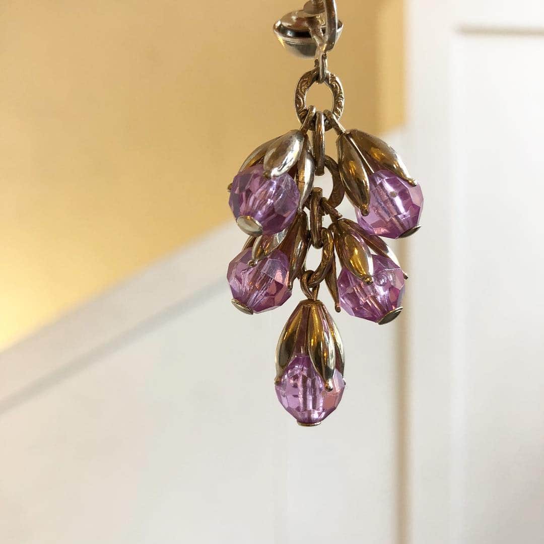 NUTTY Vintage&Collectibleさんのインスタグラム写真 - (NUTTY Vintage&CollectibleInstagram)「🍇NEW ARRIVAL🍇 vintage clear purple beads earrings ゆらゆら揺れるフルーツみたいなイヤリング。透明感のあるお色が素敵です。 - #nutty#vintageshop#boutique#osaka#horie#japan#ootd#fashion#vintagestyle#vintagefashion#vintagewear#used#vintage#大阪#堀江#南堀江#古着#古着屋#古着女子#ヴィンテージ#ootd#コーディネート#coordinate#ファッション#大阪古着#ヴィンテージショップ#instagood#earrings#jewelry」3月28日 15時11分 - nutty_vintage