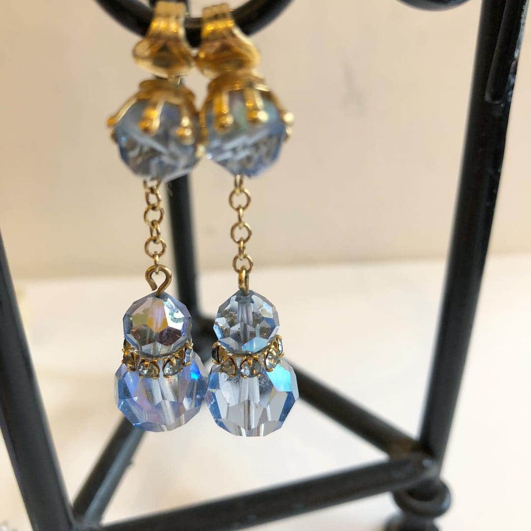 NUTTY Vintage&Collectibleさんのインスタグラム写真 - (NUTTY Vintage&CollectibleInstagram)「🎗NEW ARRIVAL🎗 vintage blue beads earrings 幾面にもカットされたビーズは揺れるたびにきらきらと光を反射して輝きます。ちょっぴりオリエンタルのムード。 - #nutty#vintageshop#boutique#osaka#horie#japan#ootd#fashion#vintagestyle#vintagefashion#vintagewear#used#vintage#大阪#堀江#南堀江#古着#古着屋#古着女子#ヴィンテージ#ootd#コーディネート#coordinate#ファッション#大阪古着#ヴィンテージショップ#instagood#earrings#jewelry」3月28日 15時18分 - nutty_vintage