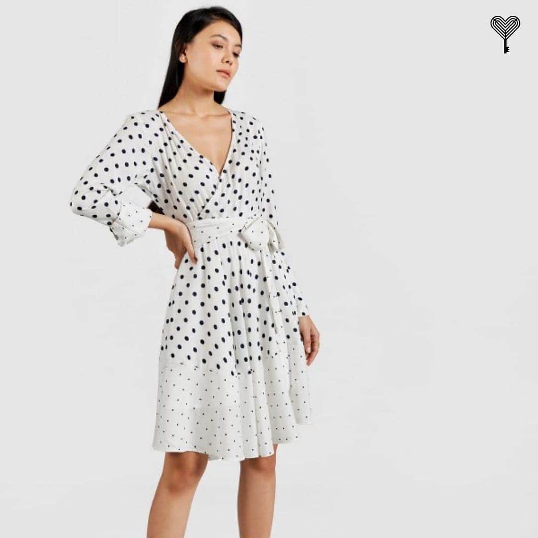 ビパシャ・バスーさんのインスタグラム写真 - (ビパシャ・バスーInstagram)「At @thelabellife we are welcoming spring with the ultimate power print; Polka. Inspired by runways around the world and styled to flatter our Indian body shapes, find oh-so-comfy lightweight pieces that will take you effortlessly through these balmy days. Only at www.thelabellife.com  #StyleEditorNotes #TheLabelLife #Spring #NewArrivals #Polka」3月28日 15時21分 - bipashabasu