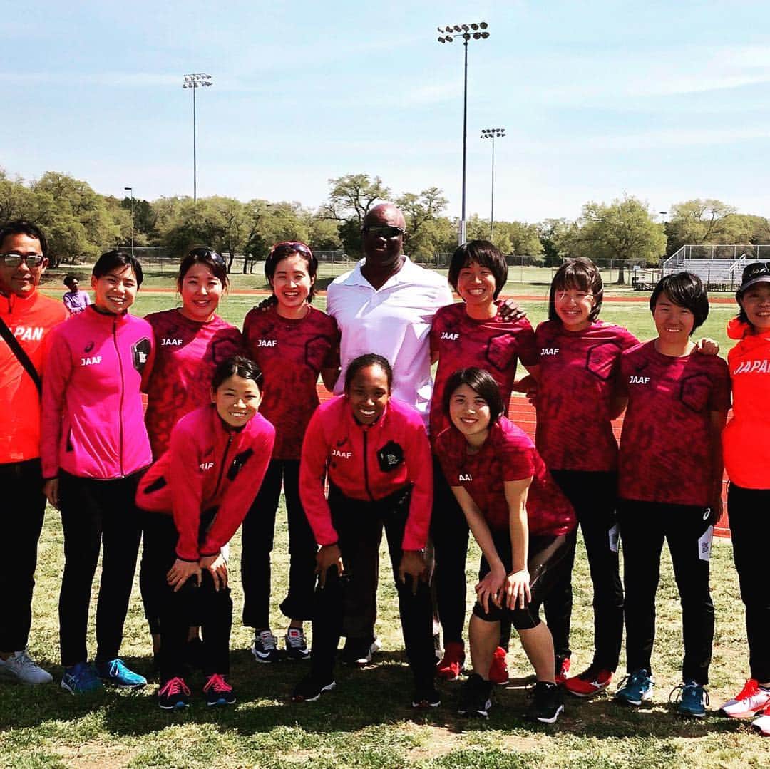 日本陸上競技連盟さんのインスタグラム写真 - (日本陸上競技連盟Instagram)「【#女子リレー@#テキサス🇺🇸】 #マイルチームは週末のテキサスリレーへ向けて調整に励んでいます🏃‍♀️‼️ 練習環境は #アメリカ 陸連コーチのDarryl Woodsonさんに協力していただいています😊✊🙌🙌 マイル、4継共に週末に試合です！皆さま応援よろしくお願いします😆🇯🇵 #女子リレープロジェクト #jaaf ★「IAAF #世界リレー 2019 #横浜 大会」#チケット 発売開始！ 5月11日（土）～12日（日）の2日間、神奈川県横浜市の #横浜国際総合競技場（日産スタジアム）で行われる「IAAF世界リレー2019横浜大会」のチケットが発売となりました！ ▼チケットについて https://iaafworldrelays.com/yokohama2019/ja/t_info-2/ ★「#セイコー #ゴールデングランプリ 陸上2019 #大阪」チケット絶賛発売中！ 5月19日（日）、大阪市・#ヤンマースタジアム長居 で開催「セイコーゴールデングランプリ陸上2019大阪」。3月20日から一般発売がスタートしています。 ▼チケットについて http://goldengrandprix-japan.com/ja-jp/TICKET」3月28日 15時38分 - jaaf_official