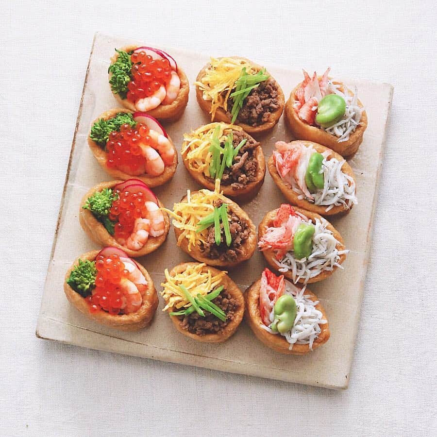樋口正樹さんのインスタグラム写真 - (樋口正樹Instagram)「Inari sushi 🌸 . お花見用として、 いなり寿司３種。 いくら海老菜花、 牛そぼろ錦糸卵、 しらす蟹そら豆、 溢れんばかりの 具材が美味しく。 . . #いなり寿司 #お稲荷さん #稲荷 #お花見弁当 #お寿司で彩る弥生 #おうちごはんlover #おうち和ごはん #sushi #Inarisushi #washoku #japanesefood」3月28日 15時32分 - higuccini