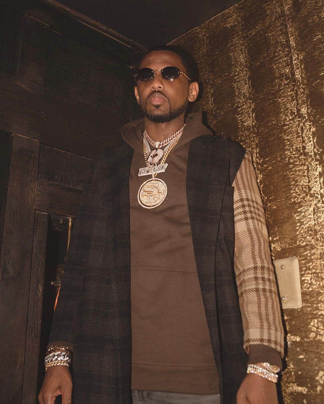 ファボラスのインスタグラム：「Social Media will have you thinking a guy/girl is outta ya league, whole time they tryna attract a come up 🤔🤷🏾‍♂️ #GRYPHON #DC」
