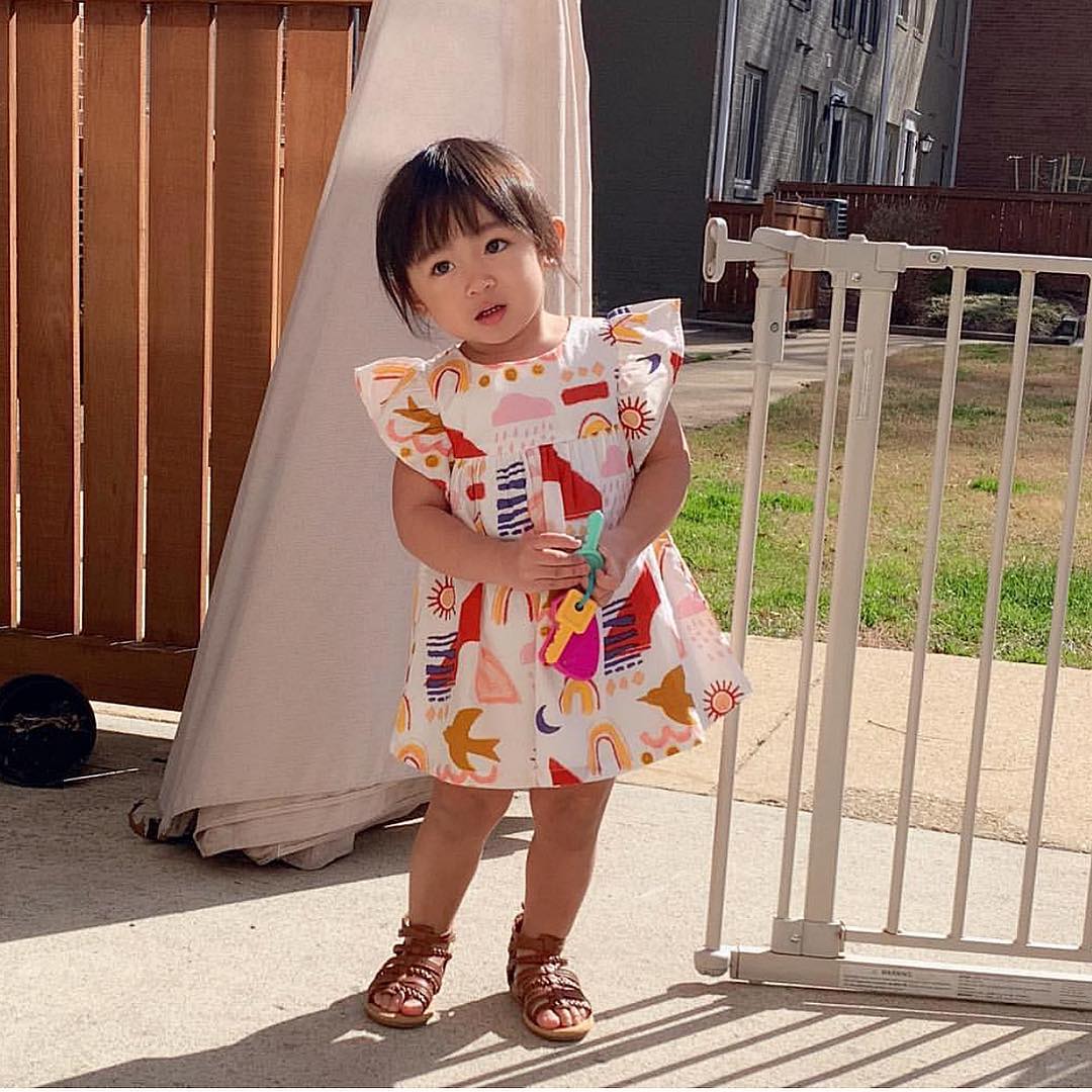 のインスタグラム：「Miss this little nugget so much!! @eva_lucia_j 😍🥰💕♥️ #BabyEva #2YearsOld #MissYou #GreatNiece #LoveYouBabyGirl」