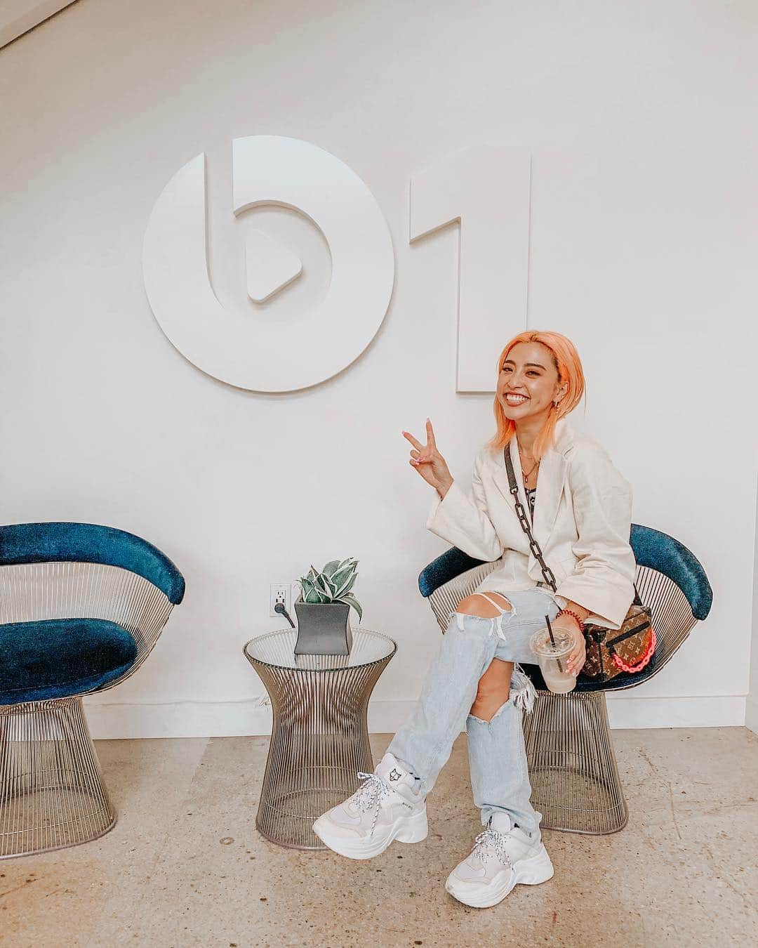 植野有砂さんのインスタグラム写真 - (植野有砂Instagram)「Visited @beats1official studio in LA 🌸🇺🇸beats1のスタジオにお邪魔してきました💞🔥いるだけでワクワクした🤩🥺🔥」3月28日 15時39分 - alisaueno