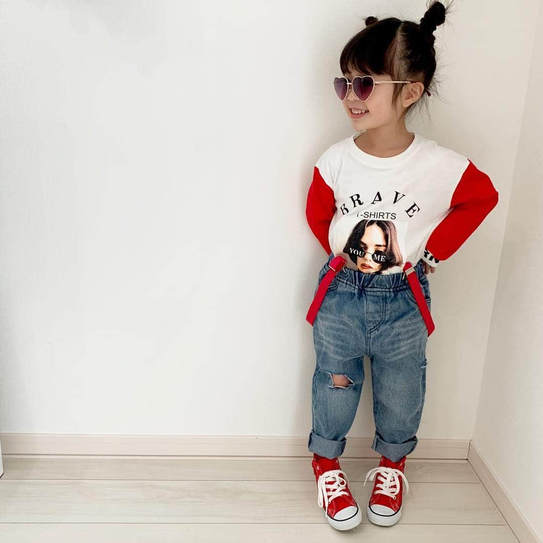 韓国子供服♡smilekids(すまいるきっず) さんのインスタグラム写真 - (韓国子供服♡smilekids(すまいるきっず) Instagram)「* * ☻ご覧頂き有難うございます☻ . . . 💛2019年春夏新作🍂💛 . . . . ︎︎︎︎☑︎大人気！ 完売中☺︎ フォトプリントワンピース♡ 再入荷します！ . クラッシュデニムパンツ 販売中です♥ シンプルなデザインで ユニセックスで着用可能です♥ . .  7.500円以上お買い上げ頂いた方は 送料無料となります。 尚、購入後は、同梱などは 受付ておりませんのでご了承下さい。 . . ———————————————— ♡着画model いちかᒼᑋªⁿ♡ ☺︎smilekid専属model☺︎ @ichimama.12  身長100cm 14kg size110 ————————————————— . . web shop http://smilekids888.com/で販売しています← —————————————————— ★ゆうちょ振込での購入も可能です★ web shopより、在庫を確認後  商品名、サイズ、カラーをDMにて 連絡頂けると幸いです☺︎ 確認後のお返事になりますので お時間を頂く場合があります。 在庫が少ない場合や再入荷の人気商品は 取り置きが難しい事があります。 ご了承ください🥺 . . —————————————————— ご購入してくださった方へ✉️ @smilekids888 をタグ付けして投稿して頂いた方を ストーリーにて紹介させて頂きます😍  さらに‥抽選で‥ 毎月、５名様にお買い物で使えるクーポンを プレゼント🎁致します☺️ . 1等‥1.000円OFFクーポン(2名様) 2等‥500円OFFクーポン(3名様) . 沢山のタグ付けをお待ちしています😍  _________________________________________ . ☻webshopには.Instagramプロフより リンクでとべます✈︎✈︎✈︎ http://smilekids888.com/ . #熊本ママ #山鹿 #裏起毛 #韓国子供服 #格安#お洒落を発信 #熊本 #キッズコーデ #キッズ#キッズファッション  #ig_kids #kids_japan #ボーダー #kjp_ootd #今日の服 #kidsfashion #プチプラコーデ  #プチプラファッション #mamagirl #リンクコーデ#ママリ#smilekids #３歳#４歳#５歳#春#新作#カラフル」3月28日 15時56分 - smilekids888