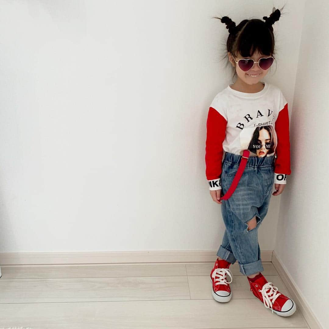 韓国子供服♡smilekids(すまいるきっず) さんのインスタグラム写真 - (韓国子供服♡smilekids(すまいるきっず) Instagram)「* * ☻ご覧頂き有難うございます☻ . . . 💛2019年春夏新作🍂💛 . . . . ︎︎︎︎☑︎大人気！ 完売中☺︎ フォトプリントワンピース♡ 再入荷します！ . クラッシュデニムパンツ 販売中です♥ シンプルなデザインで ユニセックスで着用可能です♥ . .  7.500円以上お買い上げ頂いた方は 送料無料となります。 尚、購入後は、同梱などは 受付ておりませんのでご了承下さい。 . . ———————————————— ♡着画model いちかᒼᑋªⁿ♡ ☺︎smilekid専属model☺︎ @ichimama.12  身長100cm 14kg size110 ————————————————— . . web shop http://smilekids888.com/で販売しています← —————————————————— ★ゆうちょ振込での購入も可能です★ web shopより、在庫を確認後  商品名、サイズ、カラーをDMにて 連絡頂けると幸いです☺︎ 確認後のお返事になりますので お時間を頂く場合があります。 在庫が少ない場合や再入荷の人気商品は 取り置きが難しい事があります。 ご了承ください🥺 . . —————————————————— ご購入してくださった方へ✉️ @smilekids888 をタグ付けして投稿して頂いた方を ストーリーにて紹介させて頂きます😍  さらに‥抽選で‥ 毎月、５名様にお買い物で使えるクーポンを プレゼント🎁致します☺️ . 1等‥1.000円OFFクーポン(2名様) 2等‥500円OFFクーポン(3名様) . 沢山のタグ付けをお待ちしています😍  _________________________________________ . ☻webshopには.Instagramプロフより リンクでとべます✈︎✈︎✈︎ http://smilekids888.com/ . #熊本ママ #山鹿 #裏起毛 #韓国子供服 #格安#お洒落を発信 #熊本 #キッズコーデ #キッズ#キッズファッション  #ig_kids #kids_japan #ボーダー #kjp_ootd #今日の服 #kidsfashion #プチプラコーデ  #プチプラファッション #mamagirl #リンクコーデ#ママリ#smilekids #３歳#４歳#５歳#春#新作#カラフル」3月28日 15時56分 - smilekids888