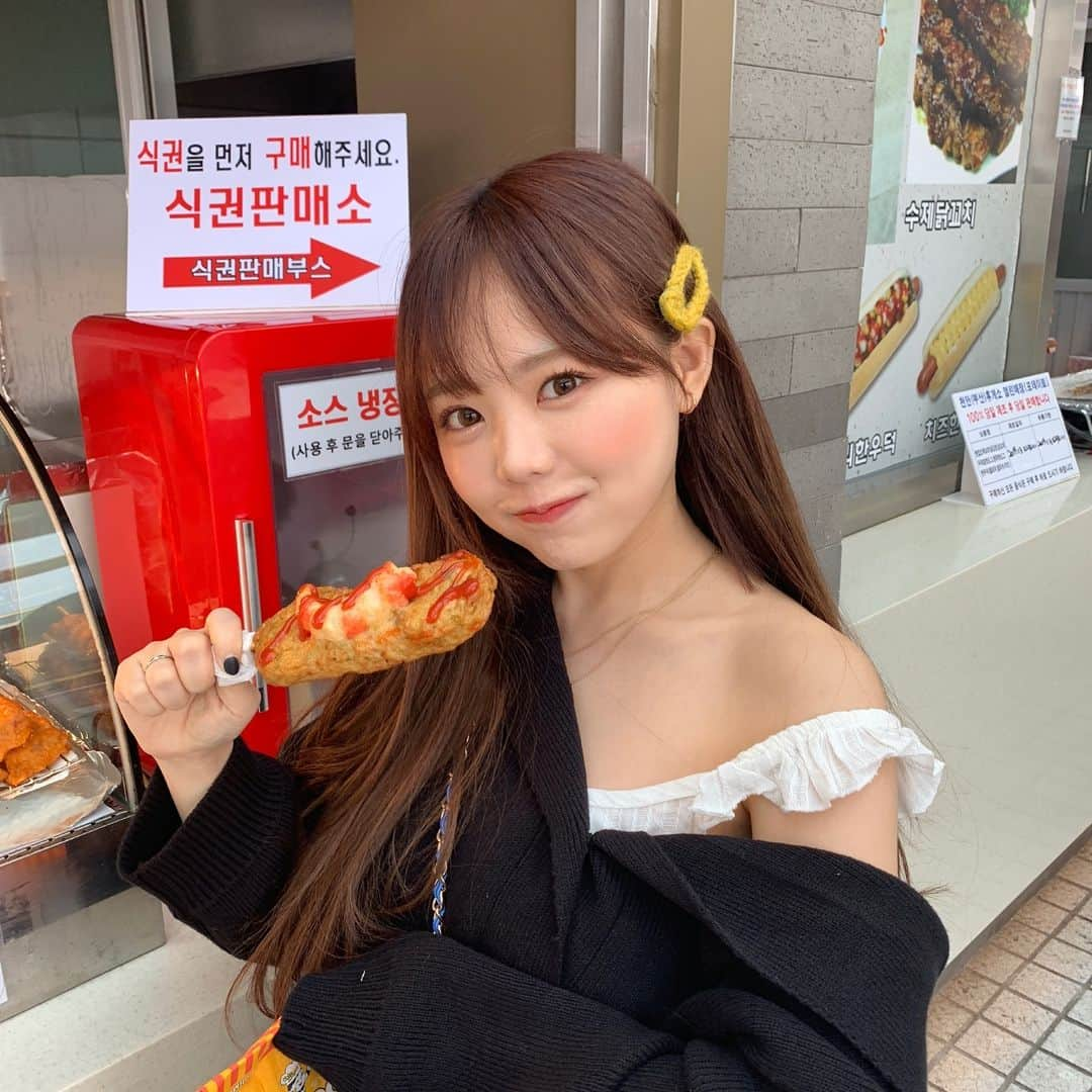 ホン・ヨンギさんのインスタグラム写真 - (ホン・ヨンギInstagram)「냠냠 #새우어묵맛바 ..?🍤🍤 @milktouch_official  #밀크터치」3月28日 15時56分 - kisy0729