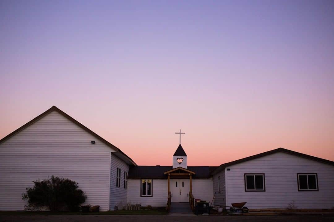 National Geographic Travelさんのインスタグラム写真 - (National Geographic TravelInstagram)「Photo by @sofia_jaramillo5 | Pink colors fill the sky as the sun sets over a church in Carey, Idaho. One of my favorite summer activities is road tripping through the rural areas of my home state. Simple moments like this often captivate me. I am moved to pull over, get out of my car and take a photo.  #sunset #idaho #roadtrip」3月28日 15時58分 - natgeotravel