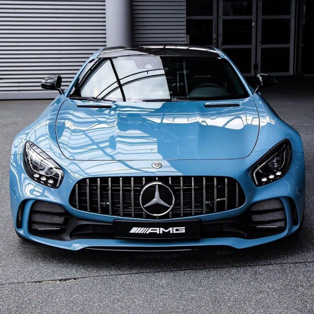 メルセデス・ベンツさんのインスタグラム写真 - (メルセデス・ベンツInstagram)「Always stand out! 🌟 Photo by @1ofthose_days with @mercedesbenzberlin.  __________ [Mercedes-AMG GT R | Kraftstoffverbrauch kombiniert: 12,4 l/100 km | CO2-Emissionen kombiniert: 284 g/km | http://mb4.me/Rechtlicher_Hinweis/] . #MercedesBenz #MercedesAMG #⭐ #AMG #AMGGTR #chinablue #DrivingPerformance #mbfanphoto #automotivedesign #automotivephotography #canyouhearmeroar #mbcar」3月28日 16時00分 - mercedesbenz