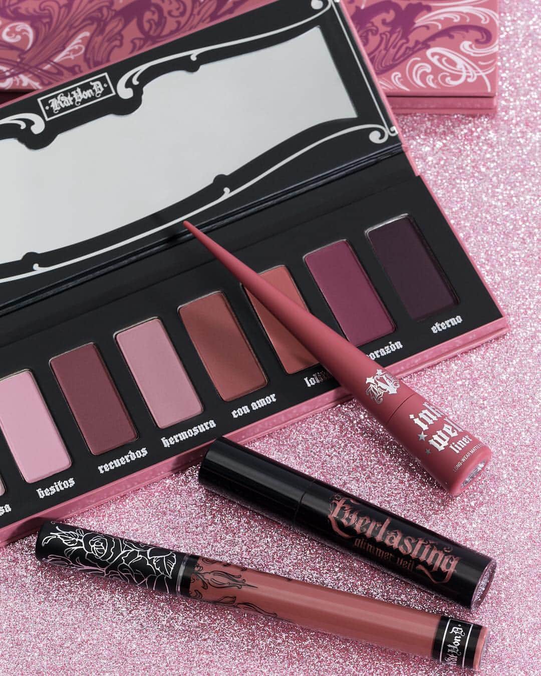 のインスタグラム：「Adoptez le TOTAL LOOK Lolita @katvondbeauty 💕 Sur quel produit de la collection avez-vous déjà craqué ?  #SephoraLovesKatVonD #SephoraPalettesInvasion」