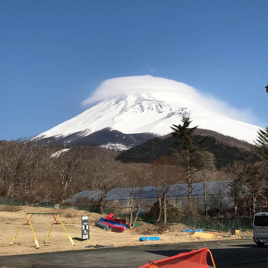 うちやえゆかさんのインスタグラム写真 - (うちやえゆかInstagram)「16日と23日にイベントで伺った 富士山２合目のゆうえんち「ぐりんぱ」 園内の様子や美味しくいただいたもの🍴  お山の休憩所という場所で開催された プリキュアソングミニライブ&キラキラ☆プリキュアアラモードショー。そしてスター☆トゥインクルプリキュアショー。 たくさんのお友達の笑顔に会えました！  #富士山 #FUJIYAMA #ぐりんぱ #気持ちいい  #春休み #スタート #子供 #元気 #大好き #プリキュア #precure #歌 #ダンス #みんなで #プリキュア #song #smile」3月28日 16時13分 - yukauchiyae