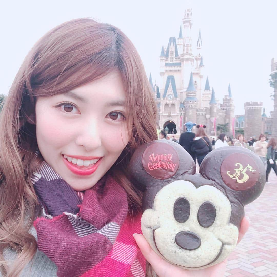 橘ゆりかさんのインスタグラム写真 - (橘ゆりかInstagram)「🥳Happiest Celebration🎊🎉🎈﻿ ﻿ ﻿ 35周年思いっきり楽しんだよ😆✨﻿ たっっっくさんの思い出がいっぱい幸せ💓﻿ ﻿ これからもミッキー&ミニー大好きだからね😭﻿ 最近の舞浜事情にメンタルがやられてるけど…﻿ 輝く未来へ向かって生きる！！！！﻿ ﻿ 36周年も もちろん行きます🌈🏰﻿ ﻿ ﻿ ﻿ #東京ディズニーリゾート #ディズニーシー #ミッキーパン #キャラグリ #ミッキー #ミニーちゃん #トレイル #橘ゆりか #ハピエストセレブレーション #35周年#happiestcelebration #disneylover #followme #me #tokyodisneyresort #tds #tdl #disneygram #japanesegirl #tokyodisneyland #instadisney」3月28日 16時10分 - yuricalcal