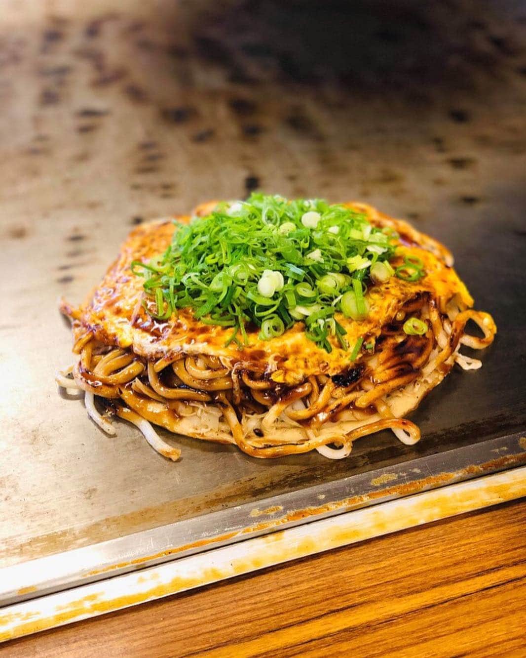 "TERIYAKI" テリヤキ編集部さんのインスタグラム写真 - ("TERIYAKI" テリヤキ編集部Instagram)「⠀~TERIYAKI美食倶楽部開催店~⠀ ⠀ TERIYAKI美食倶楽部では、ほぼ毎日素敵なオフ会を開催しています。⠀ ⠀ 東京に限らず、全国各地で様々な逸品を食べる至高のオンラインサロン。⠀ ⠀ 気になる方は @teriyaki_jp  のプロフィールからチェック。⠀ ⠀ -----------------------------------⠀ ⠀【お好み焼き 辰】@広島⠀ ⠀ 広島を訪れたら絶対に食べたい、唯一無二のお好み焼き✨⠀ ⠀ 夫婦の息のあった連携作業がこれまた素晴らしい🙌⠀ ⠀ 広島に行ったら、絶対に食べて頂きたい❗️⠀ ⠀ -----------------------------------⠀ ⠀【Okonomiyaki】@⠀Hiroshima⠀ ⠀ One and only Okonomiyaki I want to eat when I visit Hiroshima ✨⠀ ⠀ The couple's breathtaking collaboration work is also wonderful🙌⠀ ⠀ When I go to Hiroshima, I definitely want to eat it ❗️⠀ ⠀⠀ -----------------------------------⠀ #teriyaki  #本当に旨い  #美食  #美食倶楽部  #鮨会 #写真好きな人と繋がりたい  #グルメ好きな人と繋がりたい  #美味しいもの好きな人と繋がりたい  #いいね返し #ファインダー越しの世界  #美味しいお店  #food #foodstagram  #foodporn  #delicious #お好み焼き #辰 #広島 #広島グルメ #広島旅行 #広島旅行」3月28日 16時35分 - teriyaki_jp
