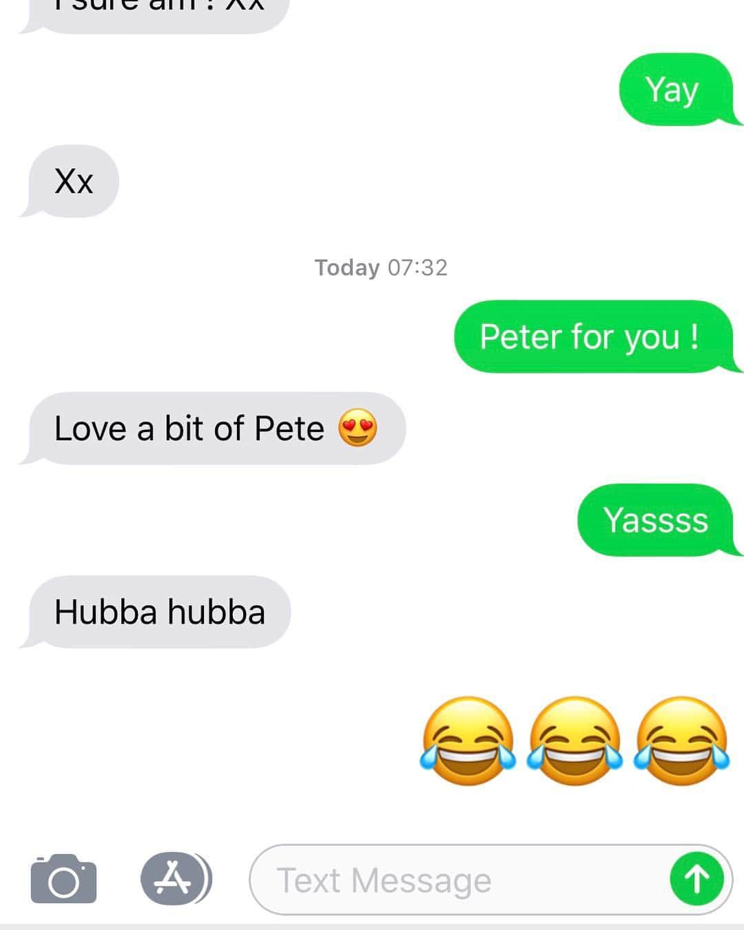 ファーン・コットンさんのインスタグラム写真 - (ファーン・コットンInstagram)「Mum using ‘hubba hubba’ in response to me playing Peter Frampton on @bbcradio2 😂🤔」3月28日 16時37分 - fearnecotton