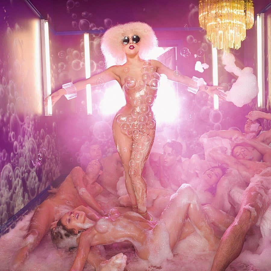 B. Akerlundさんのインスタグラム写真 - (B. AkerlundInstagram)「Happy b-day lady .....💕💞 can’t believe it’s been 10 years @ladygaga 📸 @david_lachapelle #ladygaga #styledbyb」3月29日 2時00分 - bcompleted