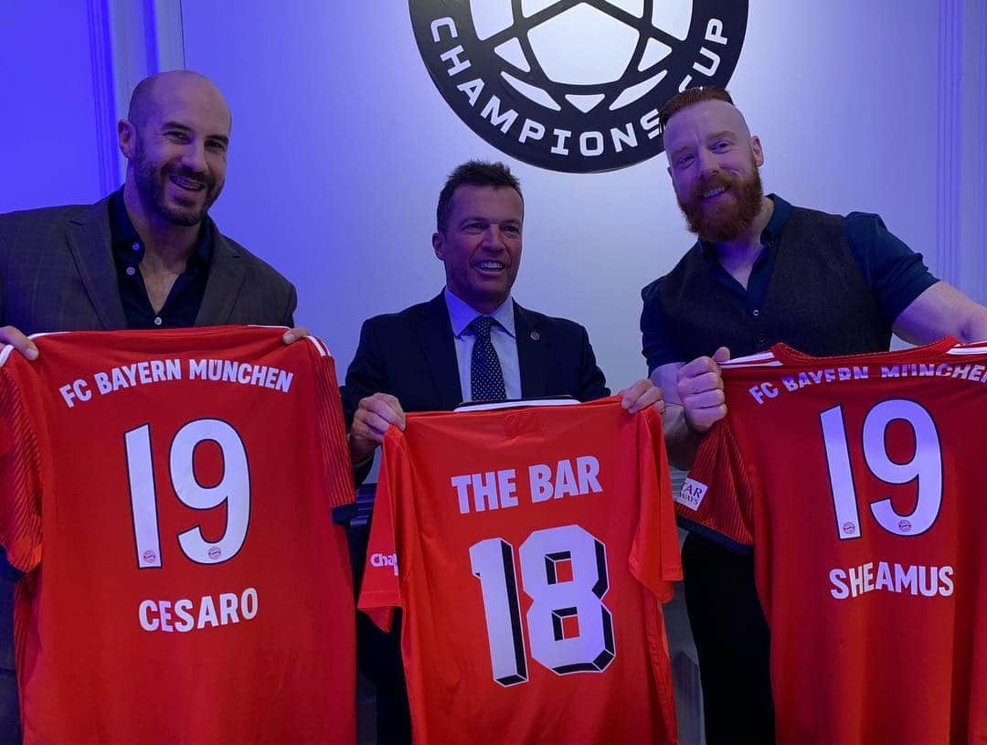 WWEさんのインスタグラム写真 - (WWEInstagram)「@wwesheamus & @wwecesaro attended #ICC2019 and met up with Lothar Matthäus... who had @fcbayern's #WWEChampionship on hand! 🏆」3月29日 2時04分 - wwe