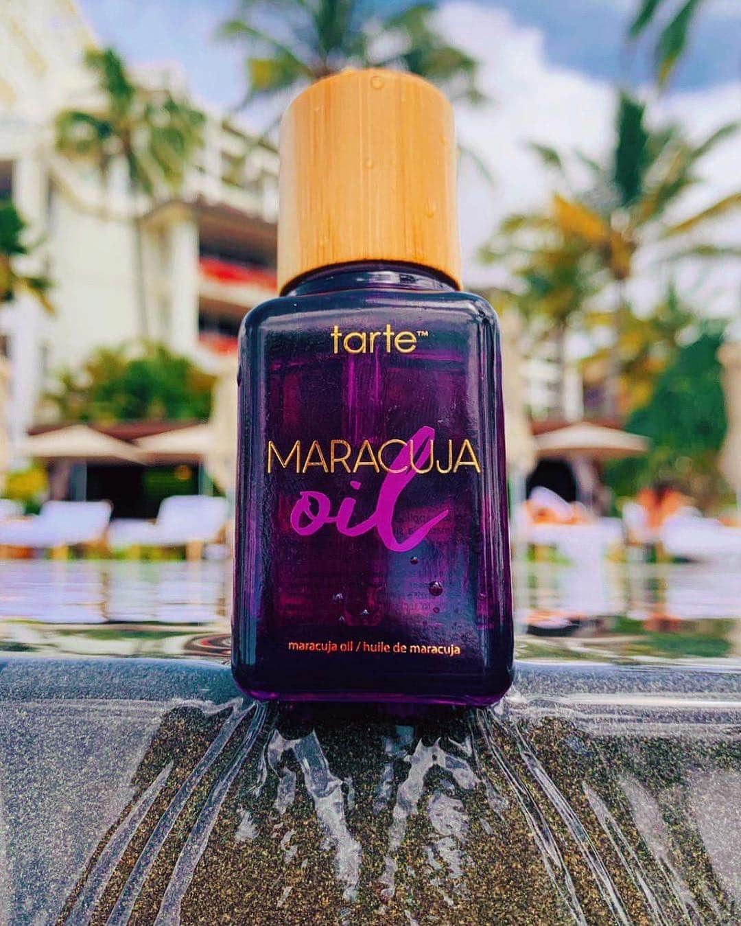 セフォラさんのインスタグラム写真 - (セフォラInstagram)「Essayer l'huile précieuse MARACUJA @tartecosmetics c'est clairement l'adopter ! 😍 Commentez avec un emoji violet si vous avez envie de la tester 🌂☂️🔮💜 ! #SephoraLovesTarte #SephoraFrance」3月29日 2時04分 - sephorafrance