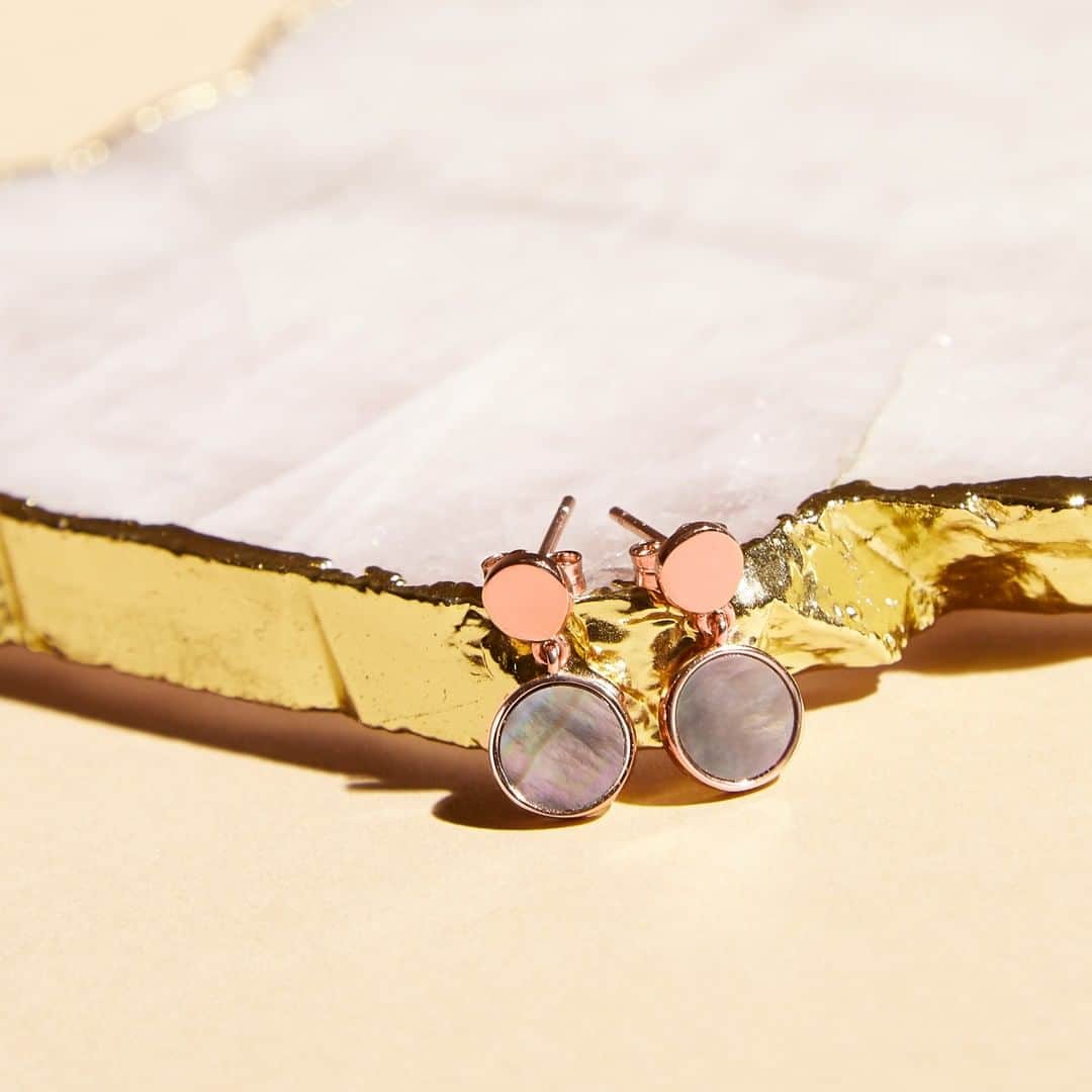 フィオレッリさんのインスタグラム写真 - (フィオレッリInstagram)「A bold touch to a simple circular style, these drop earrings  will be sure to make you stand out  @geckojewellery 💫 #FiorelliFor #Earrings #Jewellery」3月29日 2時06分 - fiorelli_bags