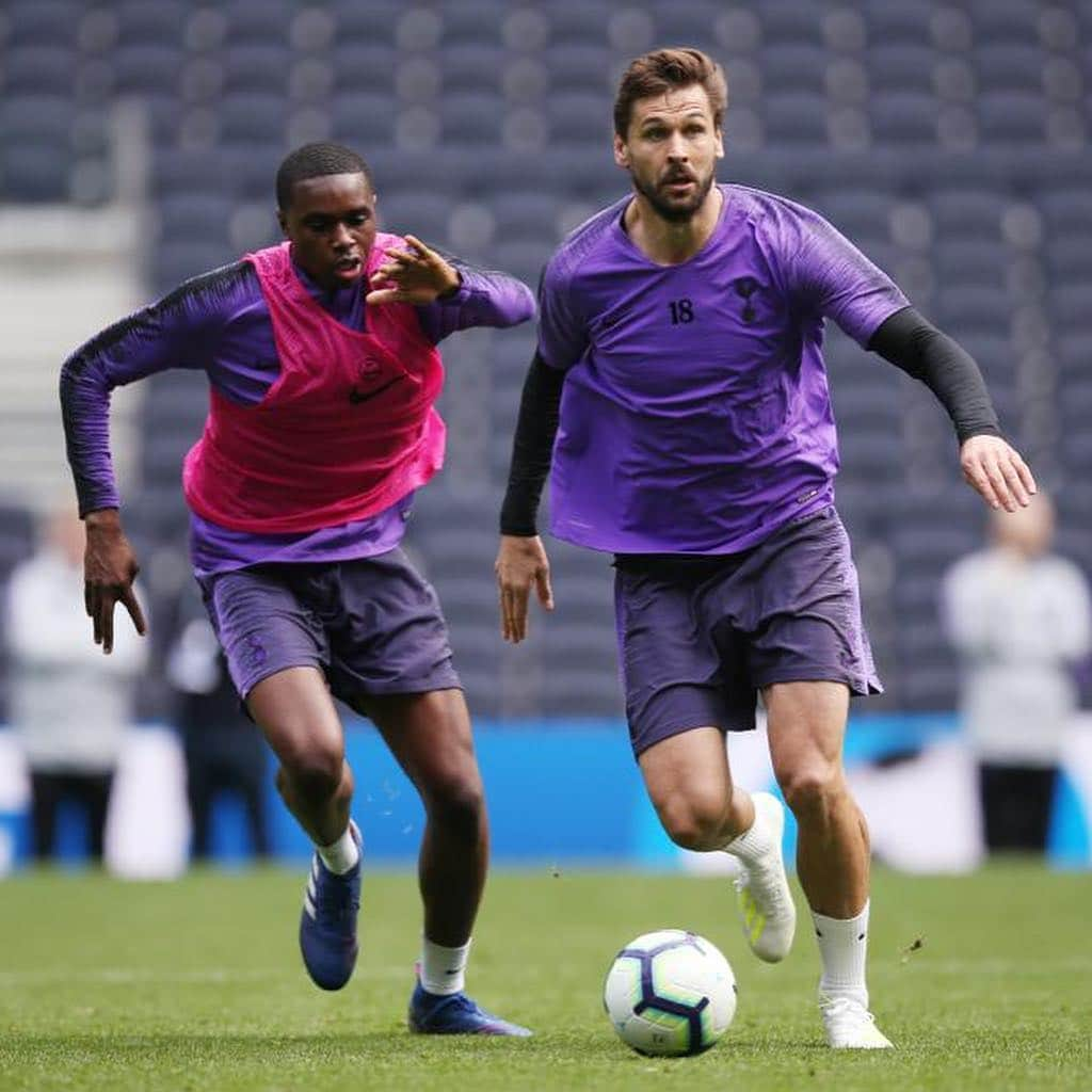 フェルナンド・ジョレンテさんのインスタグラム写真 - (フェルナンド・ジョレンテInstagram)「Glad to be for the first time at our new home 👏🏻🙌🏻 #SpursNewStadium #COYS」3月29日 2時13分 - llorente_fer