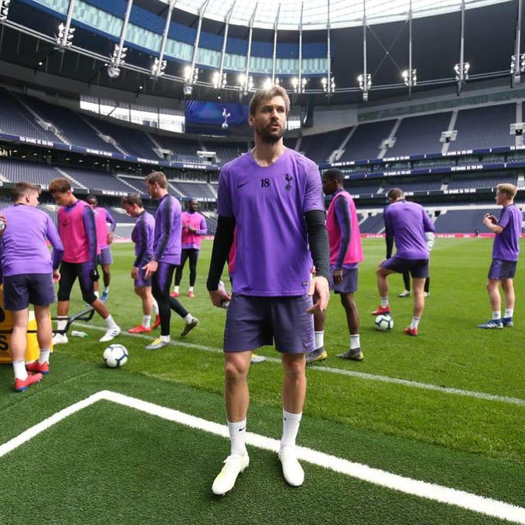 フェルナンド・ジョレンテさんのインスタグラム写真 - (フェルナンド・ジョレンテInstagram)「Glad to be for the first time at our new home 👏🏻🙌🏻 #SpursNewStadium #COYS」3月29日 2時13分 - llorente_fer