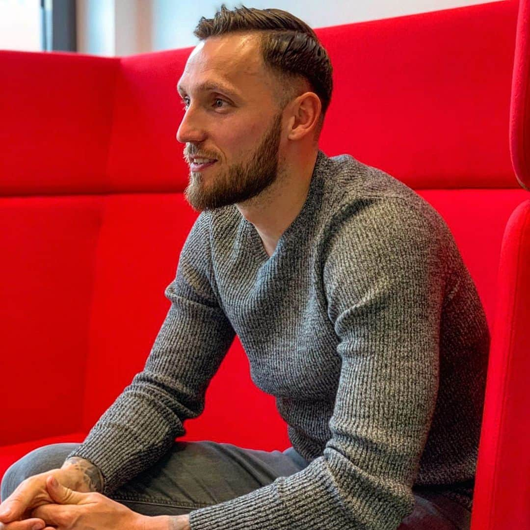 マルコ・ヘーガーさんのインスタグラム写真 - (マルコ・ヘーガーInstagram)「Time for an #interview 📷 @fckoeln  #questions #answers #effzeh #cologne #köln #fc #team #mood #positivevibes #blessed #mh6 #liebedeinestadt #team #proud #together」3月29日 2時23分 - marco_hoeger