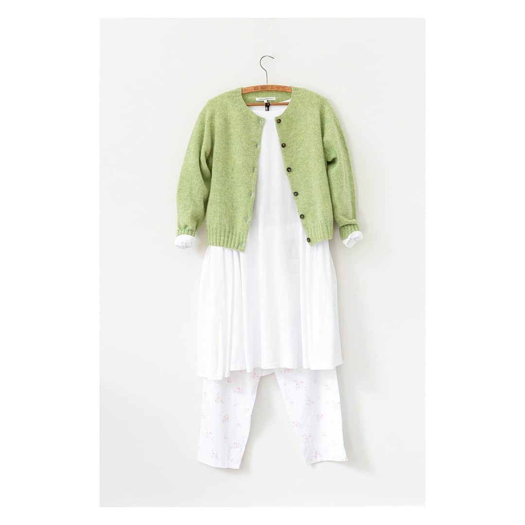 キャベジズ&ローゼズのインスタグラム：「Keep things fresh in the colours of the season ❤ The Scottish Knit Lily Cardigan in delicate green, the Amelie Dress in White Organic Cotton and the Terry Trousers in pretty Rosabelle make for easy dressing on breezy days #springfashion2019 #madeinscotland #organiccottonjersey #shabbychicliving #shabbylovescabbagesandroses #ss19trends #cardigans #greencardigan #springknits #cabbagesandroses #cabbagesandrosesfashion @christina_strutt @cabbagesandroses_shop」