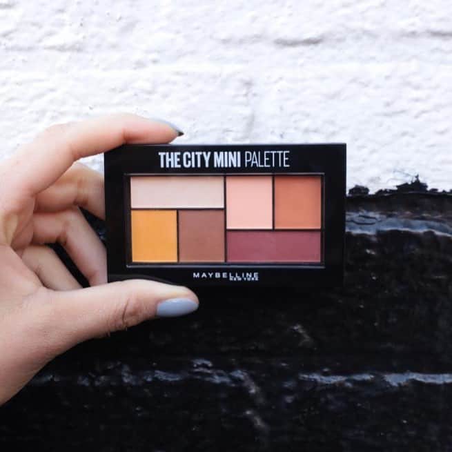 Maybelline New Yorkさんのインスタグラム写真 - (Maybelline New YorkInstagram)「We're loving the tones of our #cityminis 'hi-rise sunset' palette! 🌇 What color #cityminis eyeshadow palette would you LOVE to see from us? Tell us in the comments!」3月29日 2時31分 - maybelline
