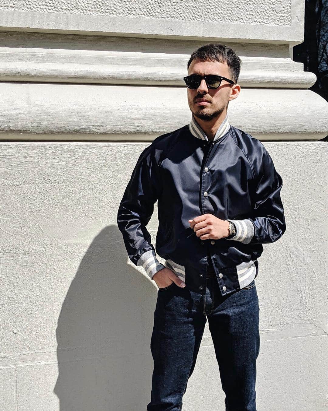 のインスタグラム：「Resident style-guy, Alvaro (@iamalvarotrujillo) shows us how to gear up for today’s #MLB season opener in our #GoldenBear bomber! Who are you rooting for? - #ToddSnyder」