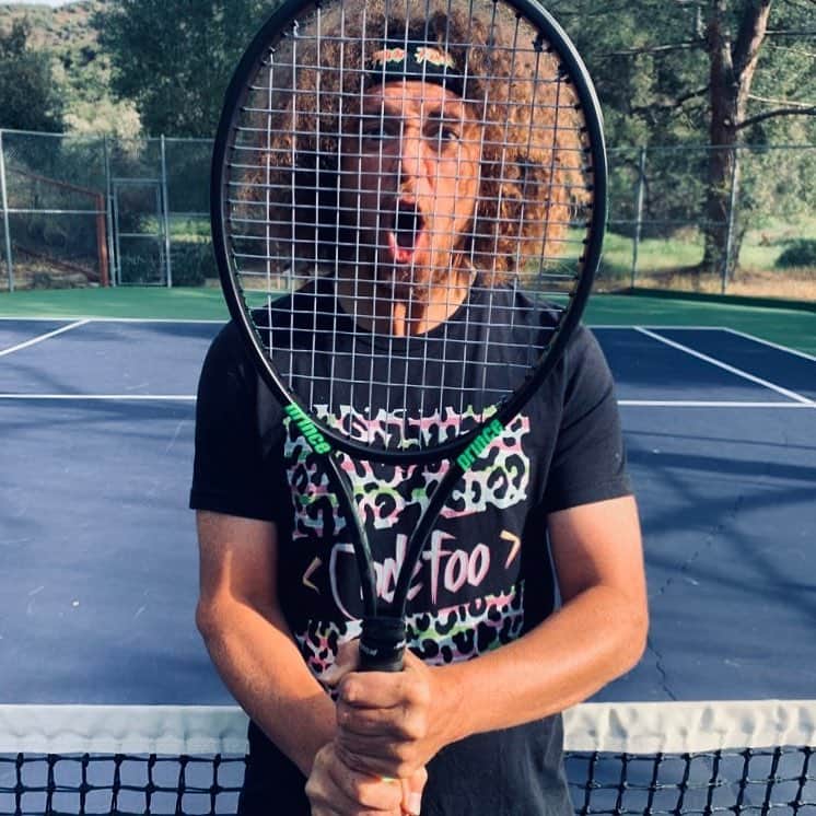 レッドフーのインスタグラム：「“My first love was basketball and I wanted to play pro. I was about 15 years old when my mother told me that she didn’t think I could make it because I was too short. I, unfortunately, believed her. I never listened to someone that told me no again. I started looking around for a sport to play. Well, that sport became tennis. I watched Michael Chang win the French and he was a shorter fellow. That gave me all the evidence I needed. I always played team sports growing up and I wanted a change. I wanted something more one on one. Singles was my love. It was like.......(full post @behindtheracquet )」