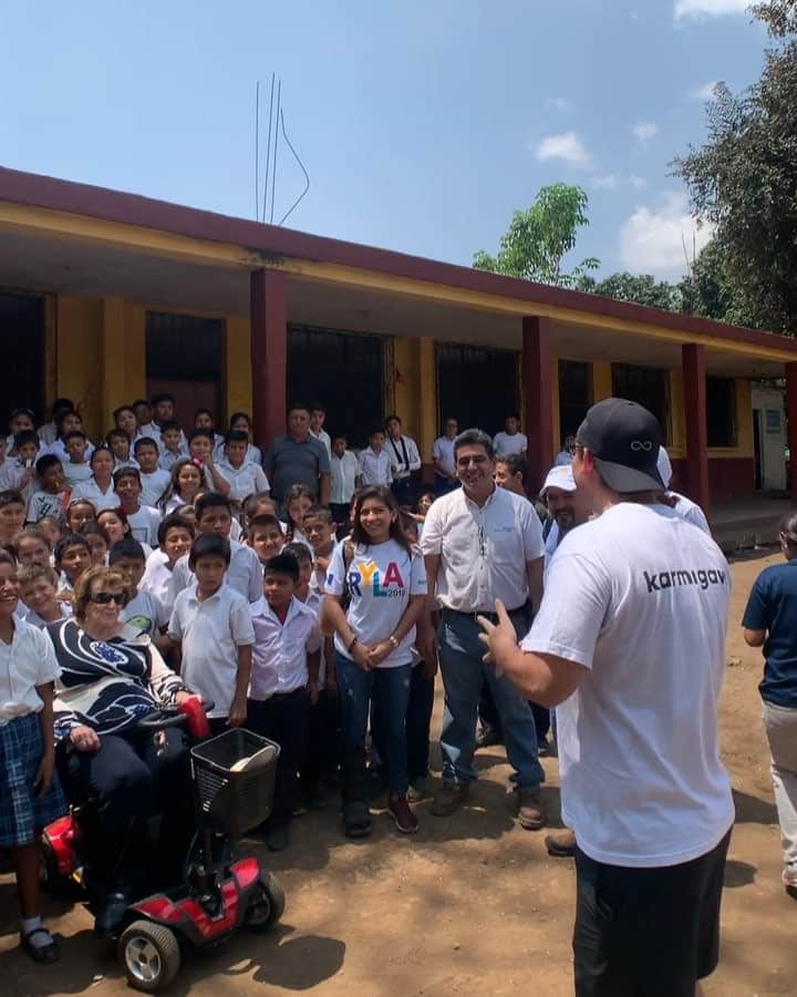 ティモシー・サイクスのインスタグラム：「It’s my honor to announce a $40,000 donation from @karmagawa to @rotaryinternational in #guatemala to help renovate and make improvements to this school that will educate 2,000+ children when the project is finished in a few months! Most of the children here are living in nearby refugee camps setup by @rotaryinternational due to the Volcan Del Fuego volcanic eruption in 2018 and despite the press saying only a few hundred people died, in the last few months I’ve now visited twice and talked to countless locals who estimate the real death toll is more like 15,000 as there are 5,000+ bodies buried in just one community alone that I visited so it’s a disaster of epic proportions and we must do what we can to help! Thank you @claudiabosch @isajongezoon @meliwhitbeck and @casapalopo for all your hospitality and for helping me understand the situation here and I can’t encourage everyone reading this enough to go visit Guatemala and lend a helping hand, especially at the great charity @pintandosantacatarinapalopo where Karmagawa is donating another $10,000 to help them paint their town and bring tourists in to help the local economy. I’ve now had the good fortune of traveling to 100+ countries, but only since I’ve gotten involved helping the locals, especially children everywhere who are the future, has it gotten infinitely more rewarding...something for all my fellow #traveladdict friends reading this to think about :) #iloveguatemala #hebrewschool」