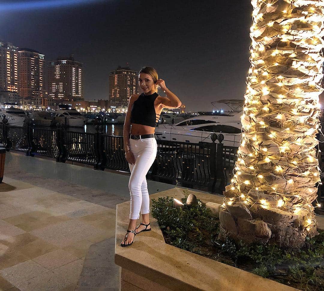 ベルナデッテ・スッチさんのインスタグラム写真 - (ベルナデッテ・スッチInstagram)「Doha by night 😍🇶🇦. #beautifulevening #beautifulplace #beautifulwiew #dohabynight #whiteandblack #🖤」3月29日 2時48分 - szocsbernadettecynthia