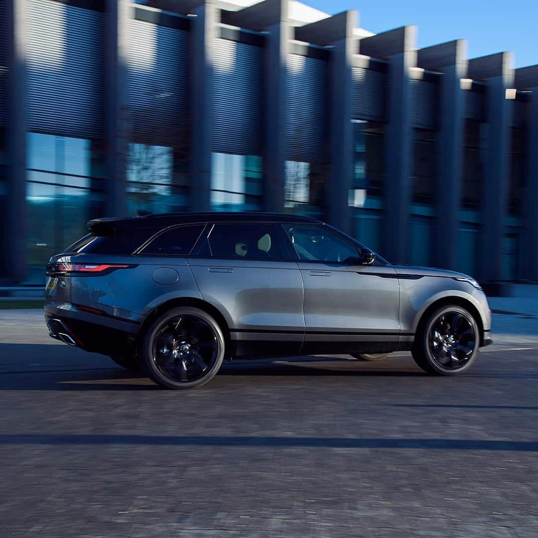 Land Roverさんのインスタグラム写真 - (Land RoverInstagram)「Crisp, yet elegant, every line of the #RangeRover #Velar lends it a contemporary presence. Search "Range Rover Velar test drive" to book now.  #4x4 #CarsofInstagram #Instacar #Design #AutomotiveDesign #Car #Cars #CityLife #CityStyle #CityLifestyle」3月29日 2時50分 - landrover