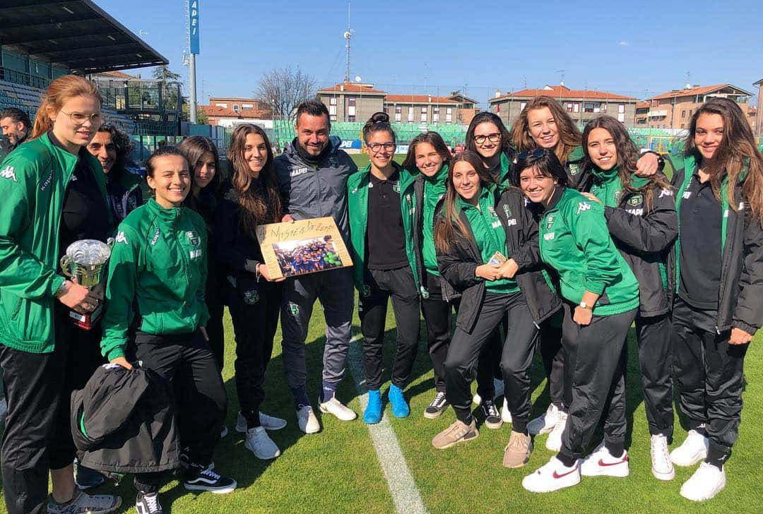 USサッスオーロ・カルチョさんのインスタグラム写真 - (USサッスオーロ・カルチョInstagram)「‪#ViareggioWomensCup: la Primavera femminile celebrata allo Stadio Ricci 👏 Scopri di più su www.sassuolocalcio.it 🖤💚 #ForzaSasol ‬」3月29日 2時53分 - sassuolocalcio