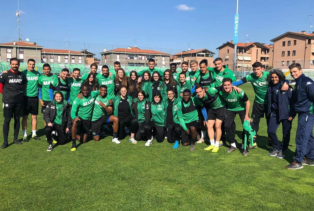 USサッスオーロ・カルチョさんのインスタグラム写真 - (USサッスオーロ・カルチョInstagram)「‪#ViareggioWomensCup: la Primavera femminile celebrata allo Stadio Ricci 👏 Scopri di più su www.sassuolocalcio.it 🖤💚 #ForzaSasol ‬」3月29日 2時53分 - sassuolocalcio