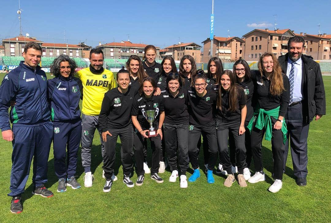 USサッスオーロ・カルチョさんのインスタグラム写真 - (USサッスオーロ・カルチョInstagram)「‪#ViareggioWomensCup: la Primavera femminile celebrata allo Stadio Ricci 👏 Scopri di più su www.sassuolocalcio.it 🖤💚 #ForzaSasol ‬」3月29日 2時53分 - sassuolocalcio