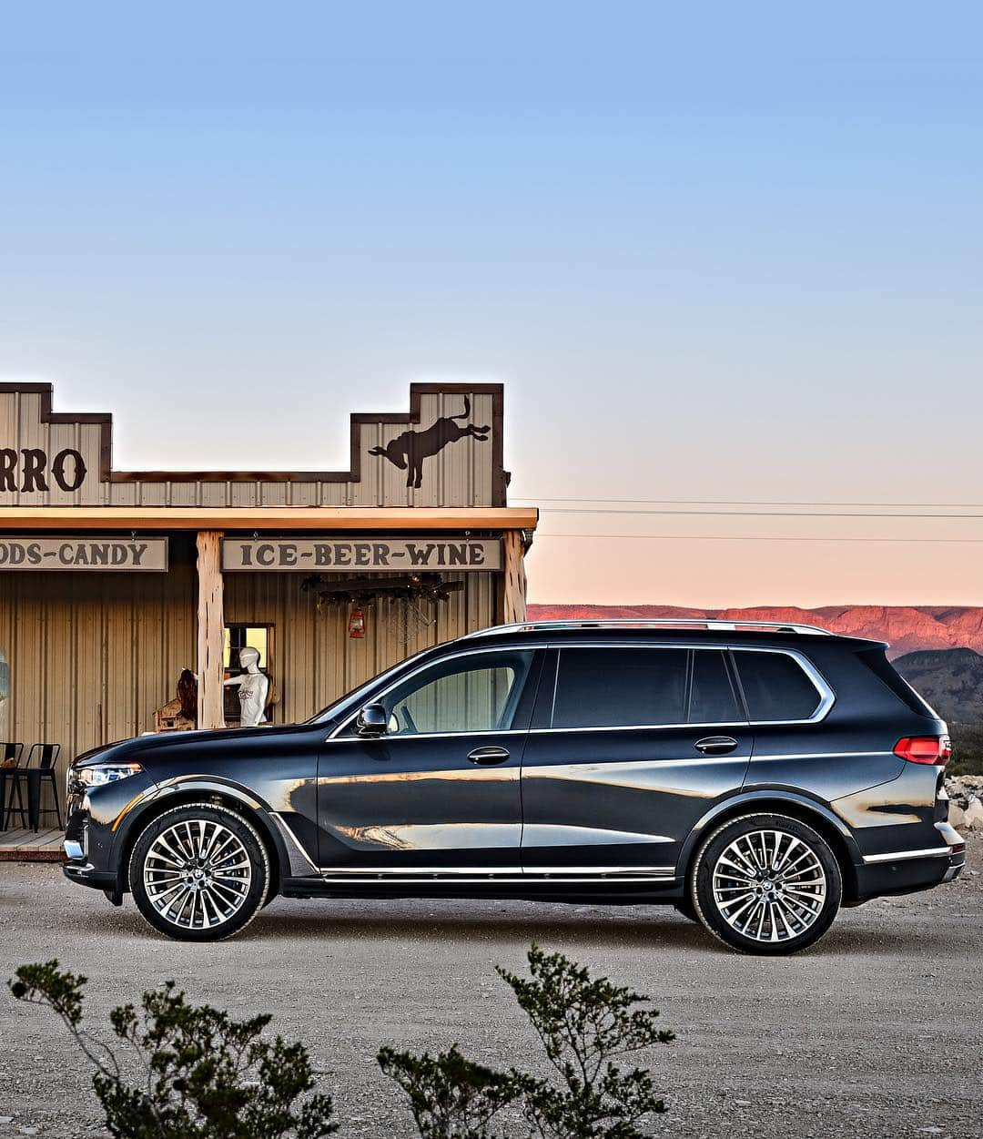 BMWさんのインスタグラム写真 - (BMWInstagram)「How many states does it take to get from Spartanburg to South California?  THE X7 exploring the American Midwest in an epic road trip. #BMW #THEX7 #X7 #X7diaries __ BMW X7 xDrive40i: Fuel consumption in l/100 km (combined): 9.0 - 8.7. CO2 emissions in g/km (combined): 205 - 198. The values of fuel consumptions, CO2 emissions and energy consumptions shown were determined according to the European Regulation (EC) 715/2007 in the version applicable at the time of type approval. The figures refer to a vehicle with basic configuration in Germany and the range shown considers optional equipment and the different size of wheels and tires available on the selected model. The values of the vehicles are already based on the new WLTP regulation and are translated back into NEDC-equivalent values in order to ensure the comparison between the vehicles. [With respect to these vehicles, for vehicle related taxes or other duties based (at least inter alia) on CO2-emissions the CO2 values may differ to the values stated here.] The CO2 efficiency specifications are determined according to Directive 1999/94/EC and the European Regulation in its current version applicable. The values shown are based on the fuel consumption, CO2 values and energy consumptions according to the NEDC cycle for the classification. For further information about the official fuel consumption and the specific CO2 emission of new passenger cars can be taken out of the „handbook of fuel consumption, the CO2 emission and power consumption of new passenger cars“, which is available at all selling points and at https://www.dat.de/angebote/verlagsprodukte/leitfaden-kraftstoffverbrauch.html.」3月29日 2時54分 - bmw