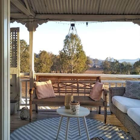 Airbnbさんのインスタグラム写真 - (AirbnbInstagram)「If you can ever escape the veranda, the McHolden family’s renovated farmhouse is an ideal base for exploring the Scenic Rim. Bike the Hidden Peaks Trail or explore the Kooroomba Lavender Farm (and stay for dinner at its restaurant). Just be sure to make it back to the veranda by sunset.  Photo: @graceyourspacesuz」3月29日 3時17分 - airbnb