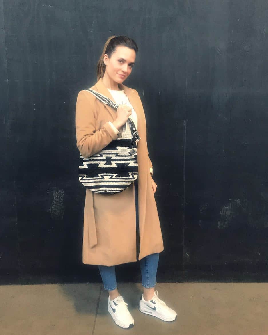 トーレイ・デヴィートのインスタグラム：「This bag is from The Saks 30th Anniversary Philanthropic Capsule Collection . • Dedicated to the Balinese artisans who first inspired The Sak’s “Crochet Craze” back in 1989, the 30th Anniversary Collection will feature 16 reimagined versions of the iconic 120 Hobo Bag, each delicately made with eco-conscious bamboo and cotton, as well as recycled plastic taken from the Bali coast. • The Sak will be donating 100% of sales from the collection to The Sak Bali Village Artisan Fund as a tribute to the label’s roots. The fund directly sponsors the healthcare and education of the female artisans of Negara and the surrounding Balinese villages who handcrafted each and every beautiful bag from the collection. • #Fashionwithapurpose #thesak #❤️ #Bringyourworld」