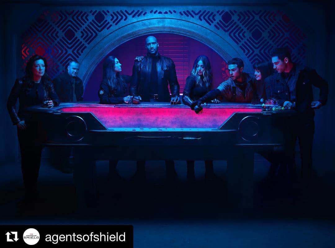 クラーク・グレッグさんのインスタグラム写真 - (クラーク・グレッグInstagram)「#Repost @agentsofshield The return of Marvel’s #AgentsofSHIELD Season 6 will be out of this world.」3月29日 3時15分 - clarkgregg