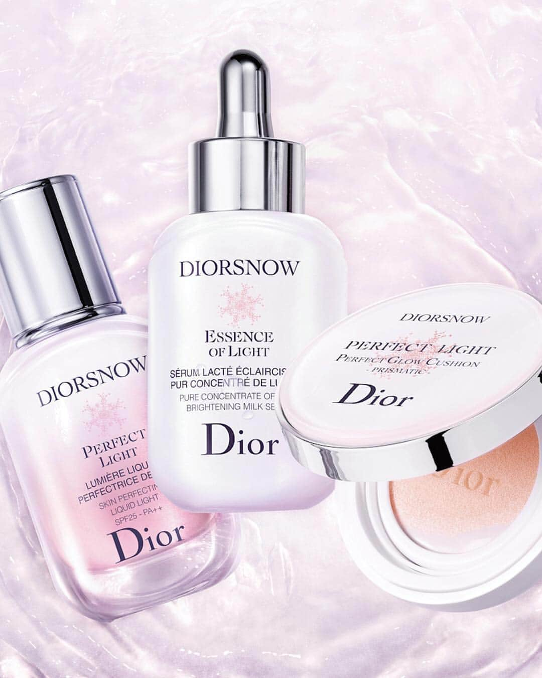 クリスチャンディオールさんのインスタグラム写真 - (クリスチャンディオールInstagram)「@DIORSKINCARE: #DIORSNOW ultimate glow expert reveals refined bright beauty:  1. Activate the light with DIORSNOW 3QD ESSENCE OF LIGHT SERUM. 2. Perfect & unify the light, with the new DIORSNOW SKIN-PERFECTING LIQUID LIGHT. 3. Even out & hydrate the complexion up to 24hrs with the new DIORSNOW PERFECT GLOW CUSHION. •  #diorskincare」3月29日 3時18分 - dior